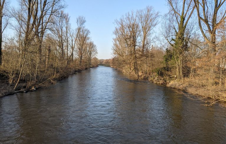 [Translate to English:] Fluss im Rur-Erft-Gebiet. Foto: FZJ